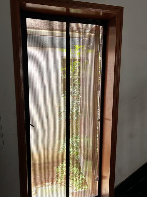 家庭卧室安装好的防蚊纱门纱窗