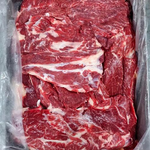 从冷冻层移到冷藏层解冻的分装牛肉块