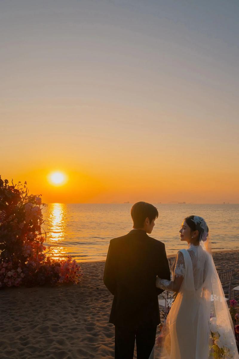 巴厘岛悬崖海景婚礼新人视角海浪夕阳