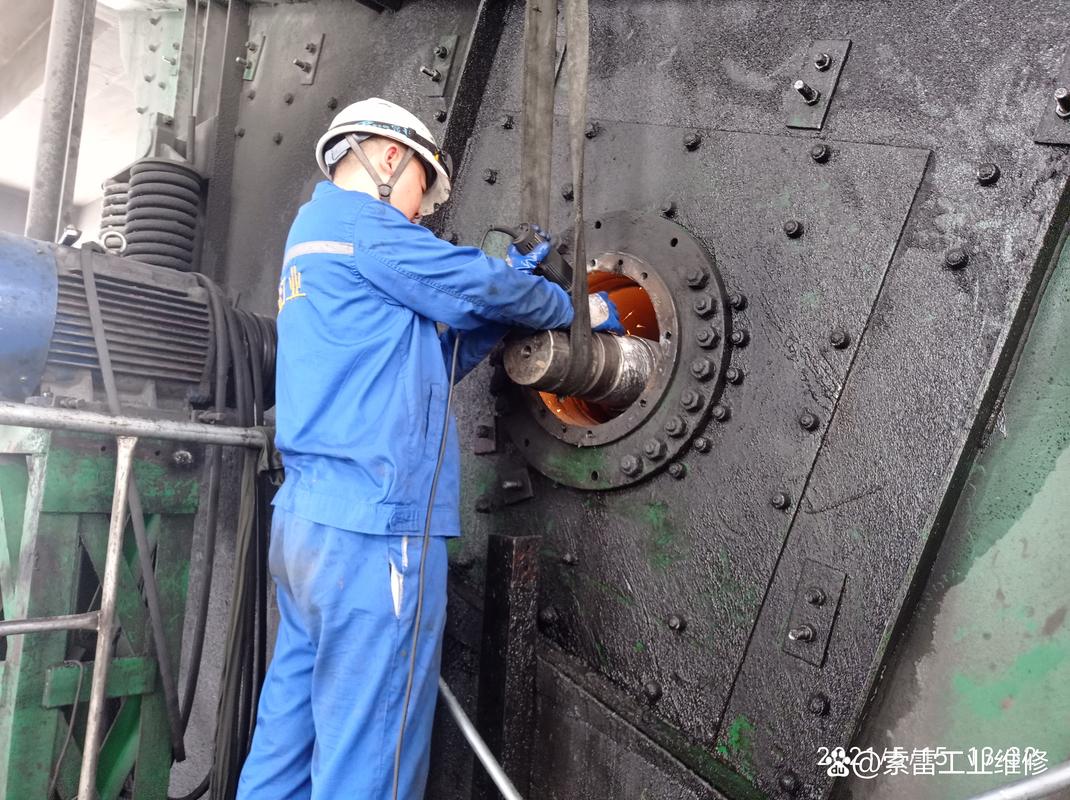 机械加工车间电弧喷涂修复曲轴轴颈现场