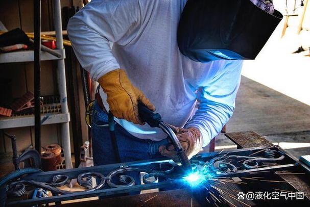 不止焊接：CO₂在工厂里的其他角色