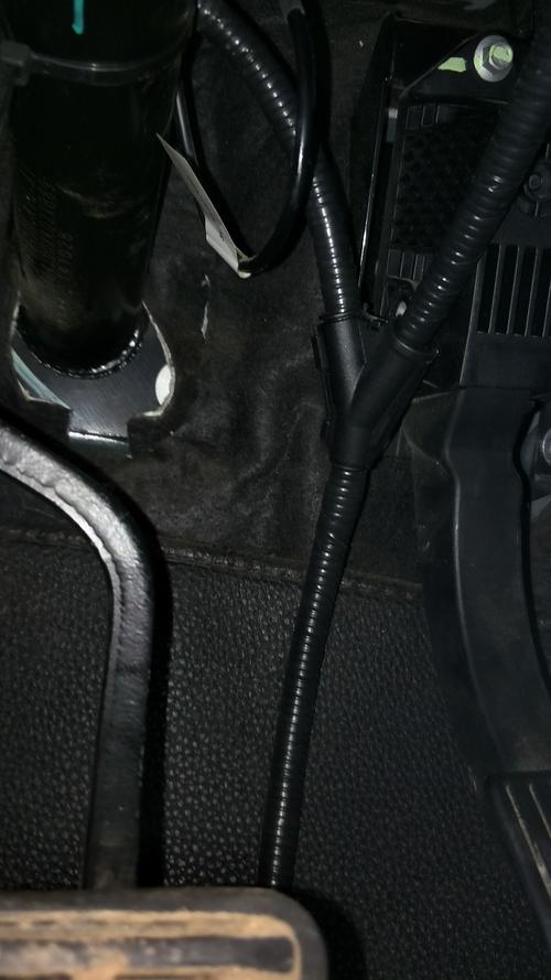 汽车驾驶位油门踏板位置传感器安装位置图