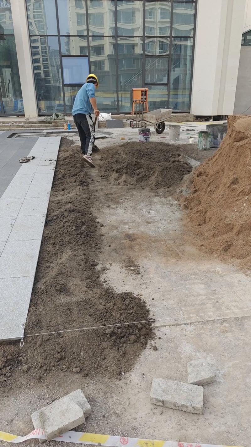 商铺地面通体砖铺设施工现场