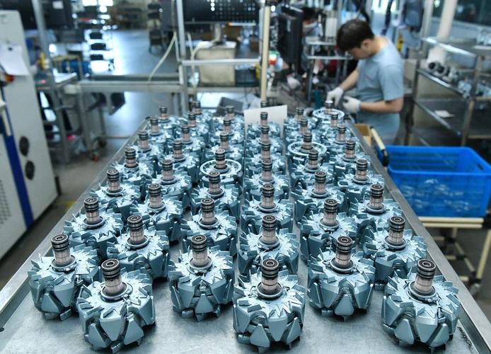 汽车零部件再制造工厂循环生产线实拍