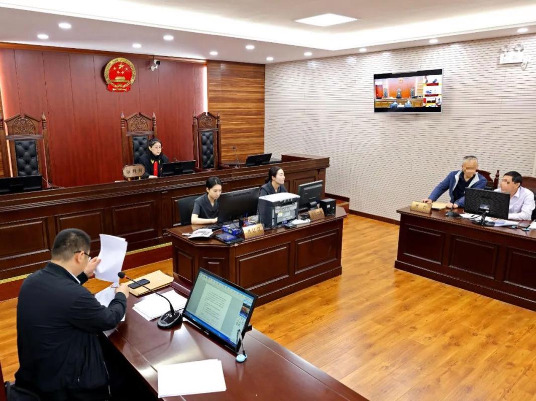 法院离婚财产分割庭审现场照片