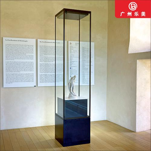 北京前门胡同北京绢人工作室玻璃展示柜