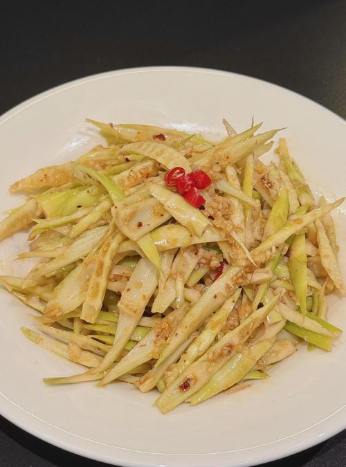峨眉山农家院清炒野生水竹笋菜品