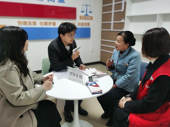 北京离婚律所律师与当事人面谈咨询场景