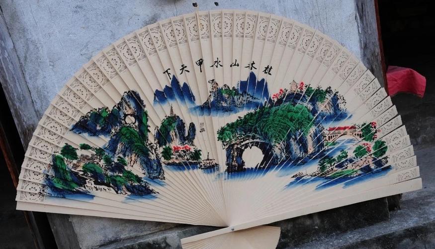 阳朔福利古镇手工画扇制作
