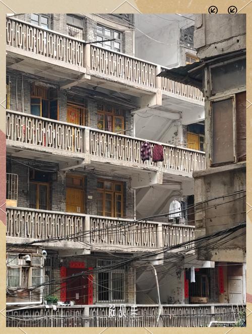 白象街废弃阳台