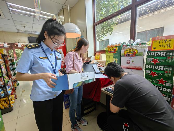 市场监管部门儿童玩具质量抽查现场