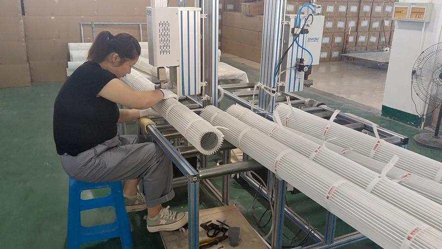小型过滤器作坊手工焊接生产实拍