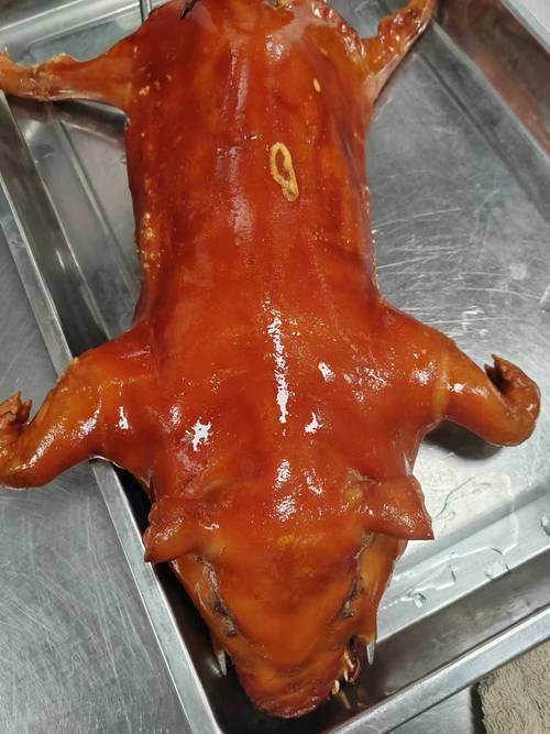 三、羊栏农贸市场的无名烤乳猪