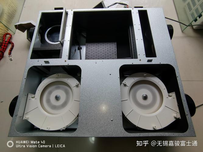 带全热交换芯的新风系统拆机展示