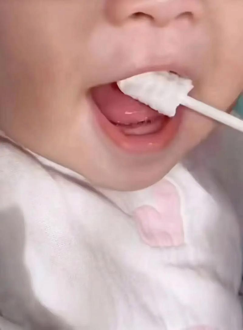 宝宝口腔清洁别瞎来！从乳牙萌出到换牙期的实操指南-超级宝贝
