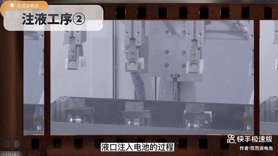 锂电实验室老工程师指导学生注液操作实拍