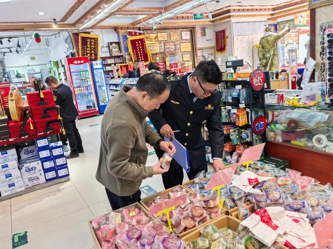 消费者举报不合规食品给市场监管部门现场