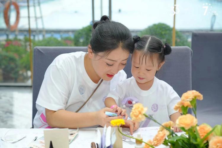 母婴沙龙无痕养育家长互动现场图