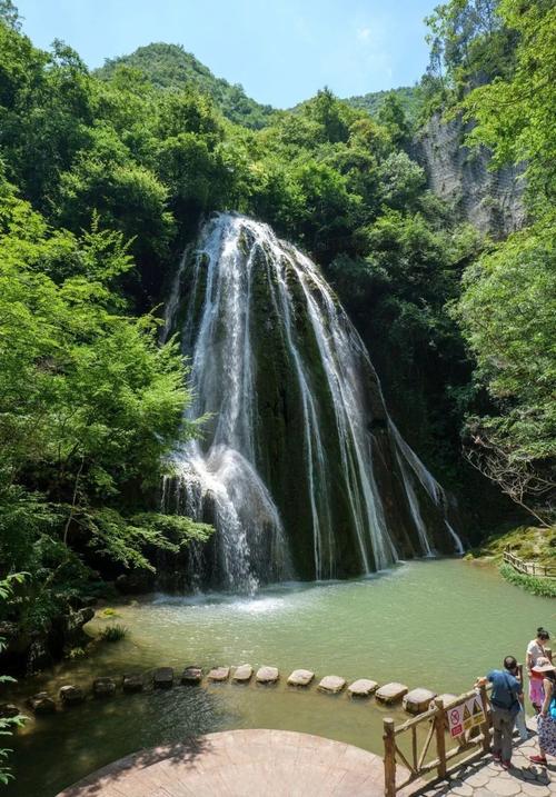湖北南漳云台山峡谷溪流步道