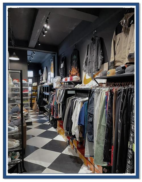 线下潮流品牌集合店陈列区