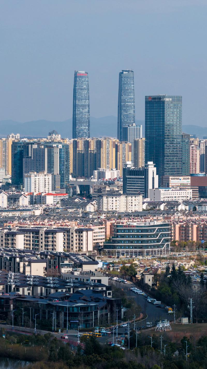 昆明写字楼顶楼天台俯瞰城市