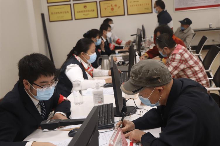 老人在公证处办理公证遗嘱现场