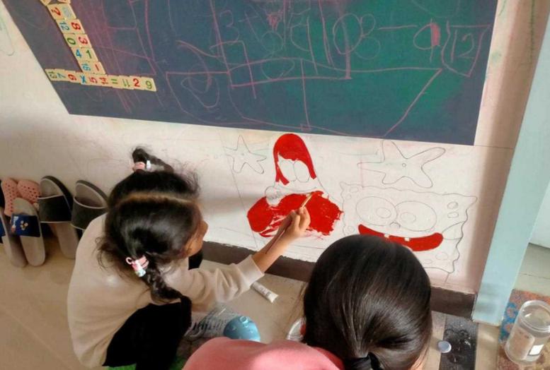 家长错误擦掉宝宝涂鸦现场示范图