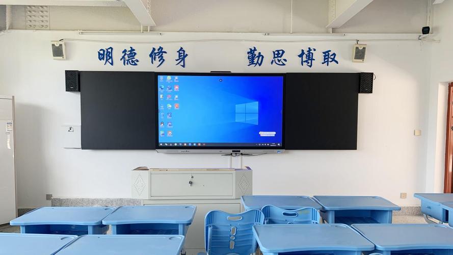中小学教室新安装的护眼屏幕智慧黑板
