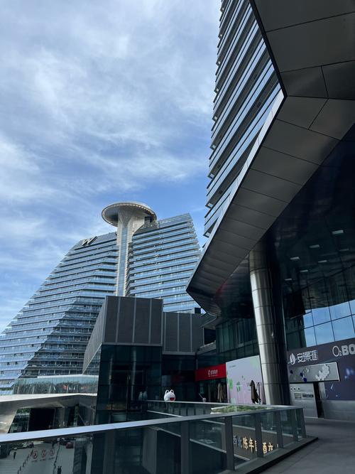 3. 曲江池边的文艺清凉：W酒店下沉广场