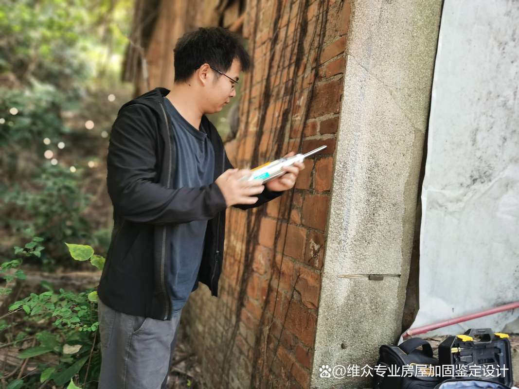街道文保专员上门核验老宅构件