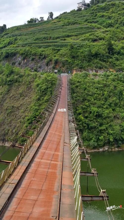 归程的暗道:乌江边的废弃铁索桥