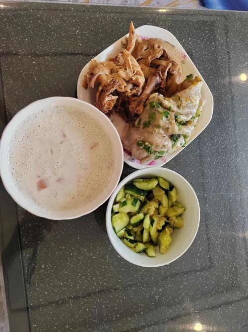 运动后清淡鸡蛋牛奶餐食图