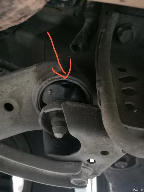 汽车下摆臂衬套预紧对位操作实拍