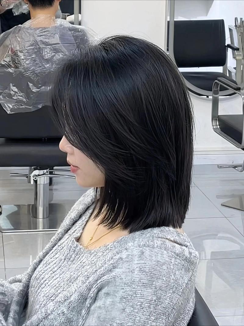 圆脸女生辛芷蕾同款层次锁骨发