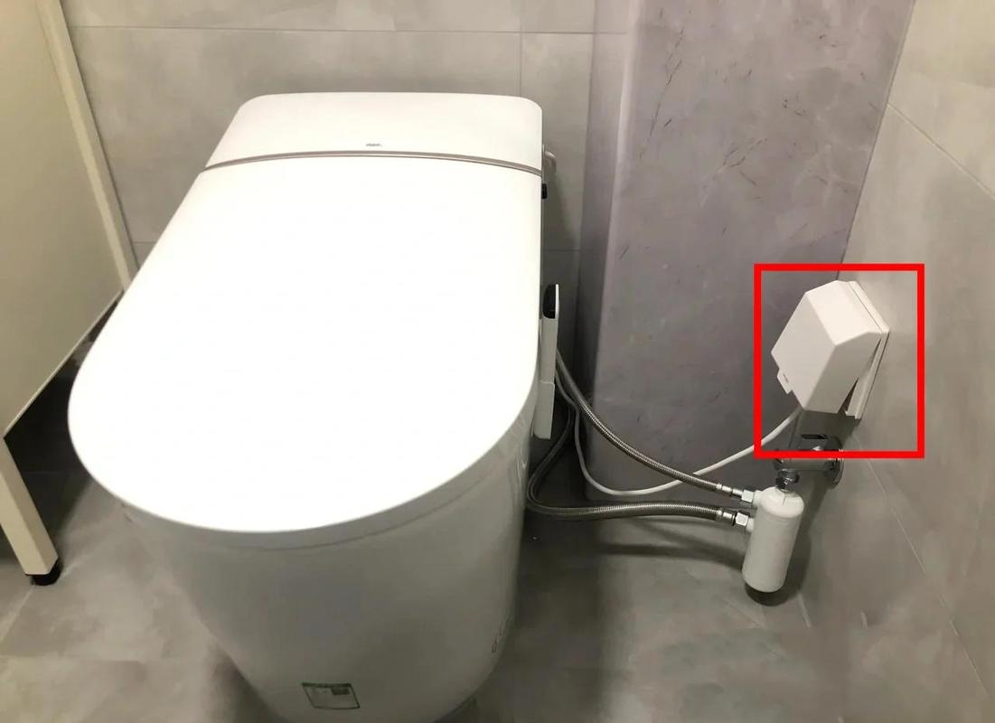 卫生间智能马桶插座错位实景图