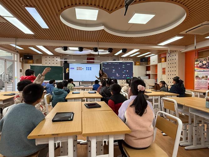中小学公开课拼凑式跨学科教学课堂场景