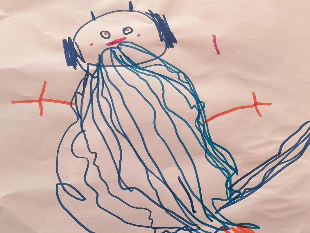 孩子三岁时画的歪扭小人画和姓名涂鸦