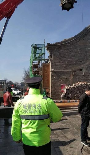 山西清代古建违规更换木窗后执法整改现场图