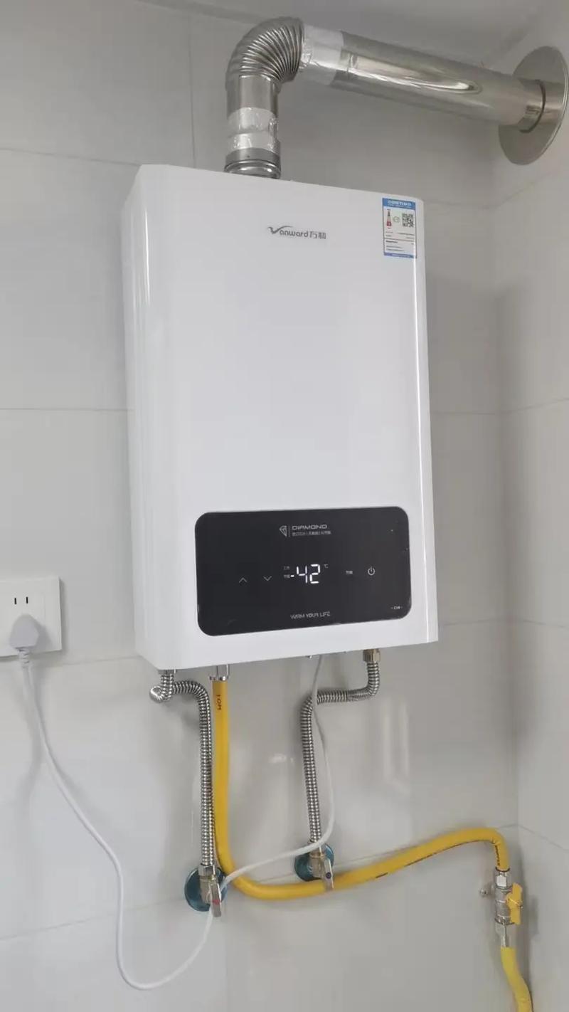电热水器与燃气热水器安装对比实拍图