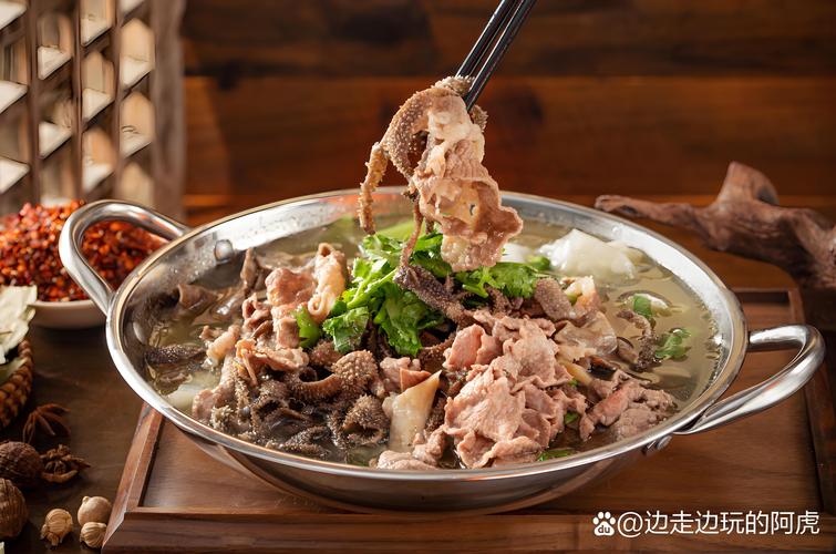 乐山跷脚牛肉碗里带髓的整根牛骨