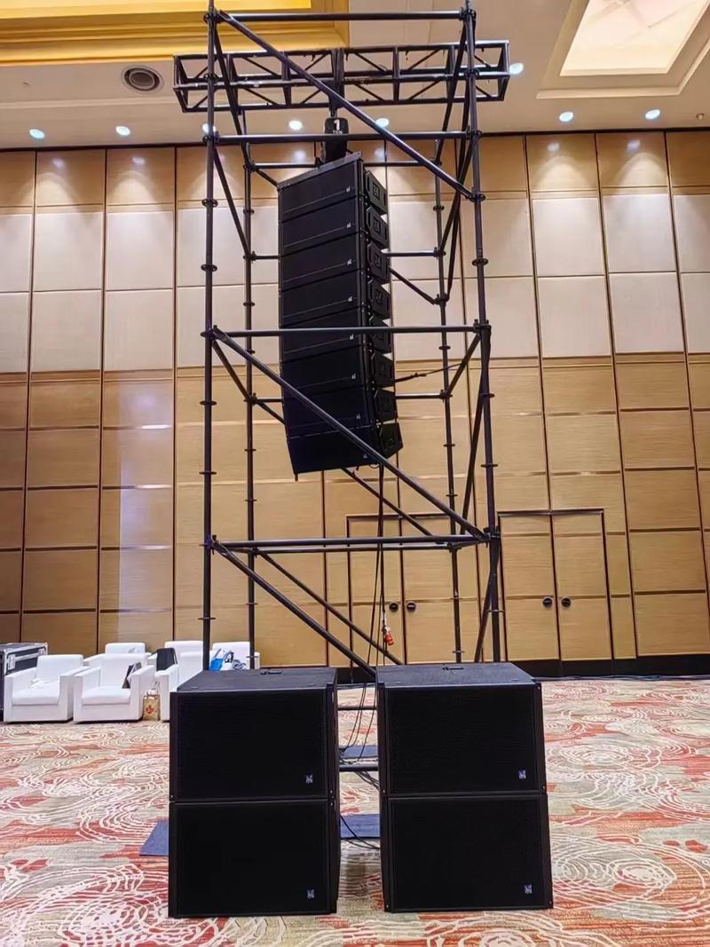 专业雷声录音设备在野外架设场景