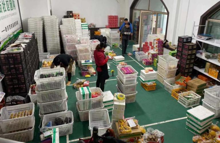 快消经销商给社区团长分拣配货现场