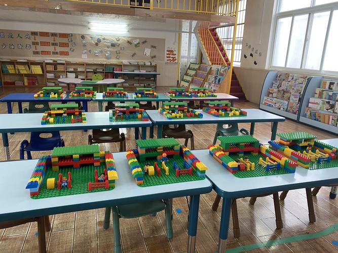 小学低年级教室积木区角落实景