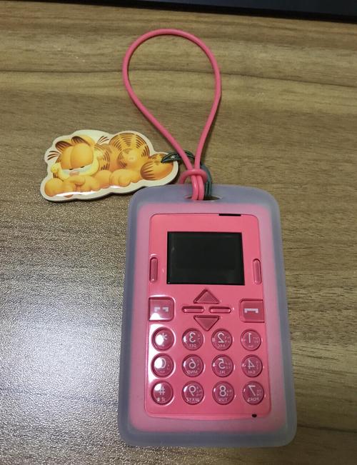 精简后的口袋物品展示 手机钥匙薄卡片