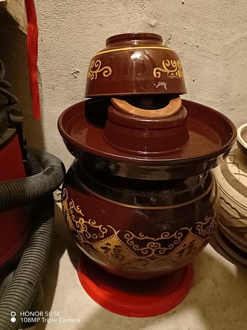 桂林古盐村老宅院腌酸陶坛