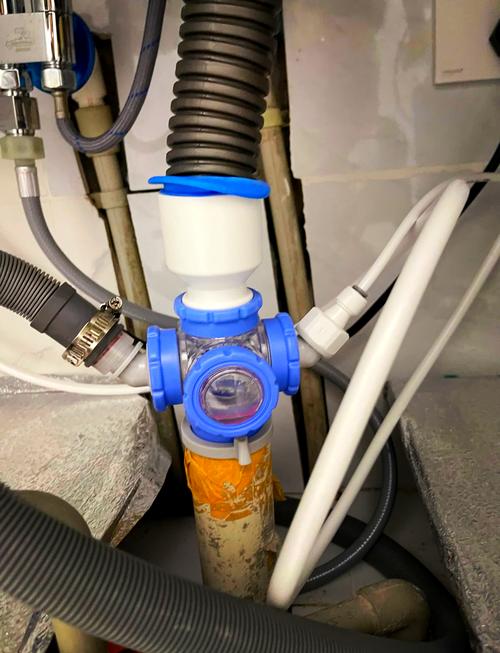 厨房橱柜内净水机进水软管接口检查实拍