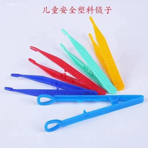 儿童使用镊子夹黄豆精细动作训练游戏道具