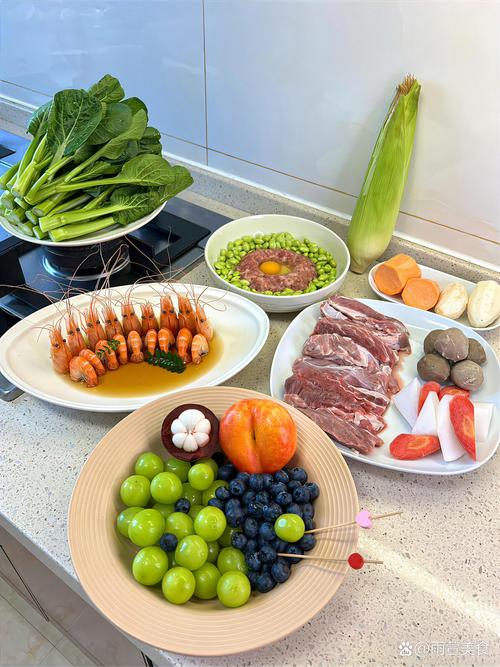 厨房新手素食备菜场景案板蔬菜