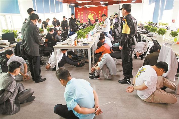 警方破获虚拟货币赎金绑架案抓捕现场照