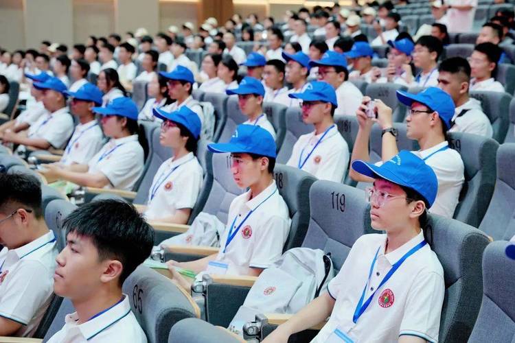 高中名校学科夏令营开营现场